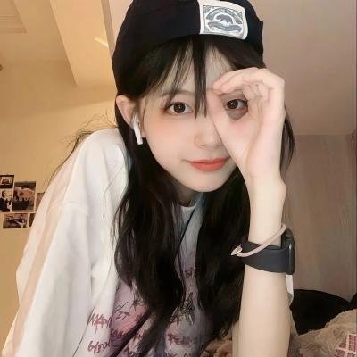 与一位女士合影